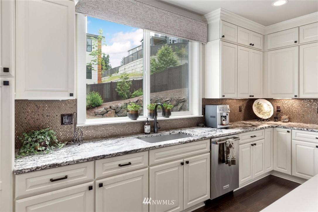 19207 111th Place Northeast Bothell, WA 98011 - Photo 6 of 37 Gallery Image 6