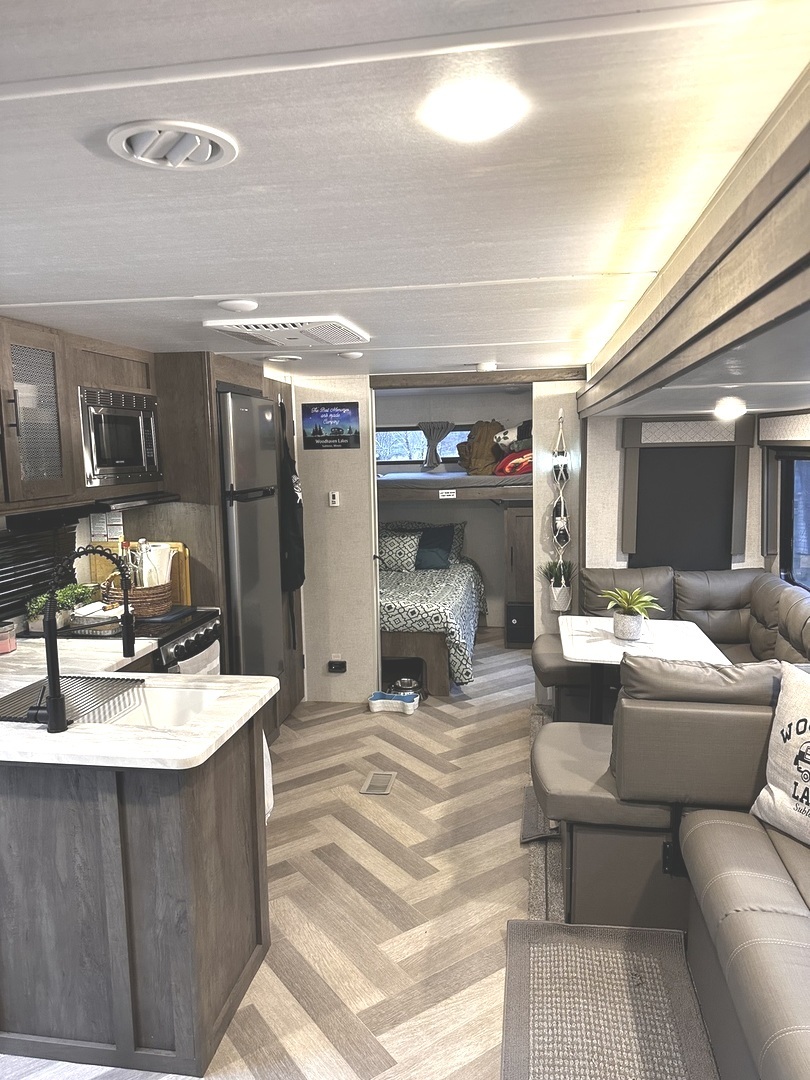 5-464 Woodhaven Lakes Sublette, IL 61367 - Photo 18 of 48 a living room with furniture and a table