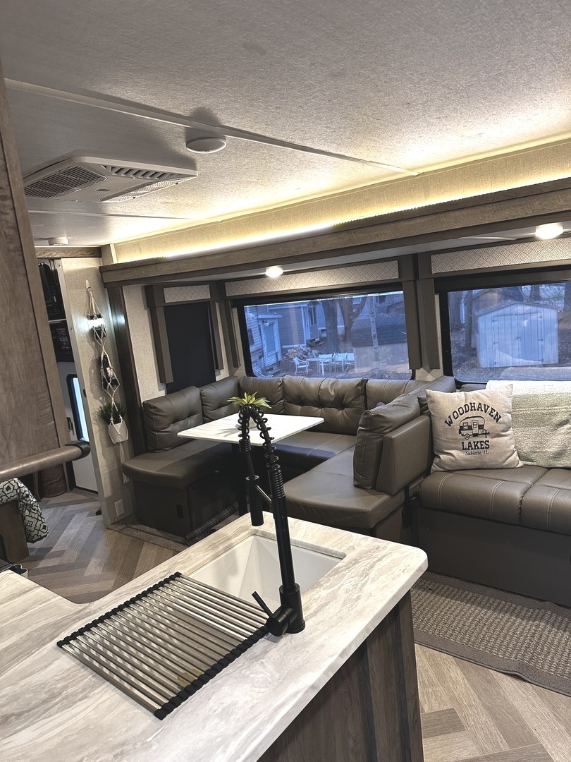 5-464 Woodhaven Lakes Sublette, IL 61367 - Photo 19 of 48 a living room with furniture and a rug