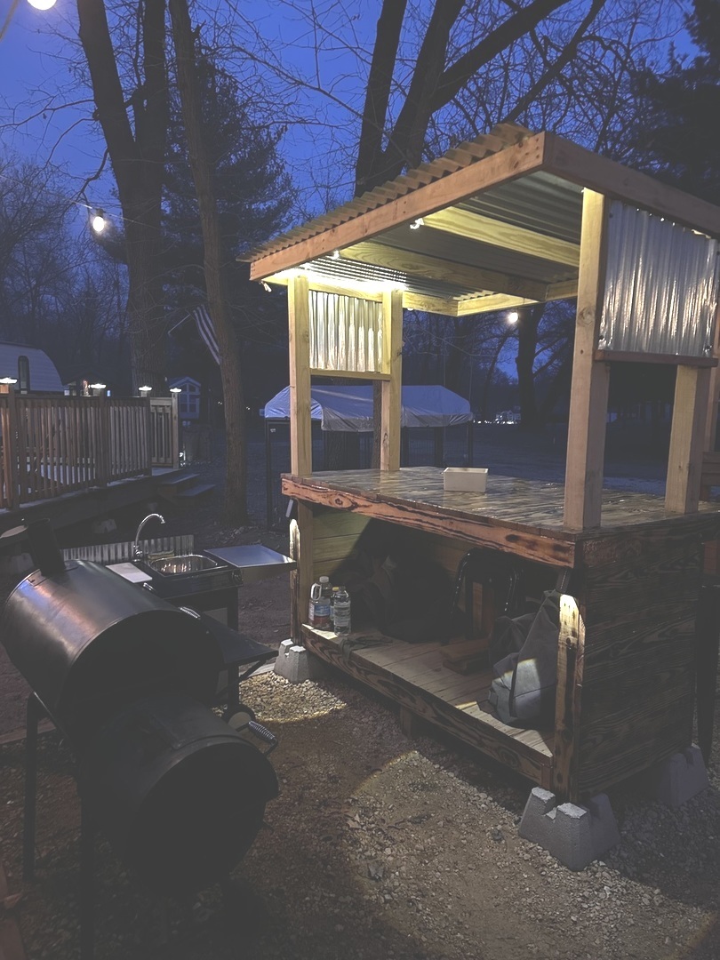 5-464 Woodhaven Lakes Sublette, IL 61367 - Photo 29 of 48 a view of a porch with a table and chairs