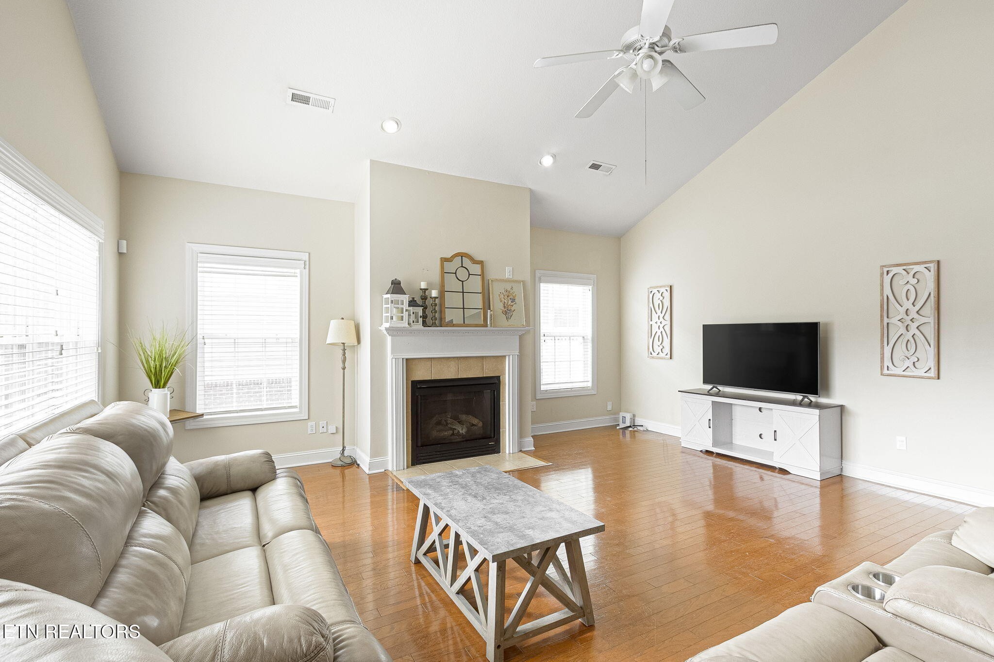 117 Fallberry Street Oak Ridge, TN 37830 - Photo 2 of 23