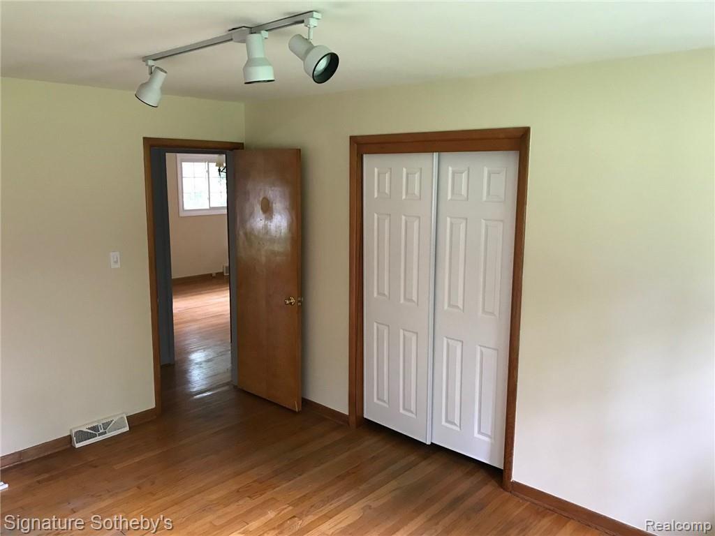 28512 Quail Hollow Road Farmington Hills, MI 48331 - Photo 14 of 28