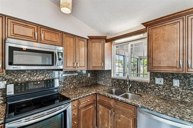 $369,000 | 648 Timber Bay Circle East, Oldsmar, FL 34677