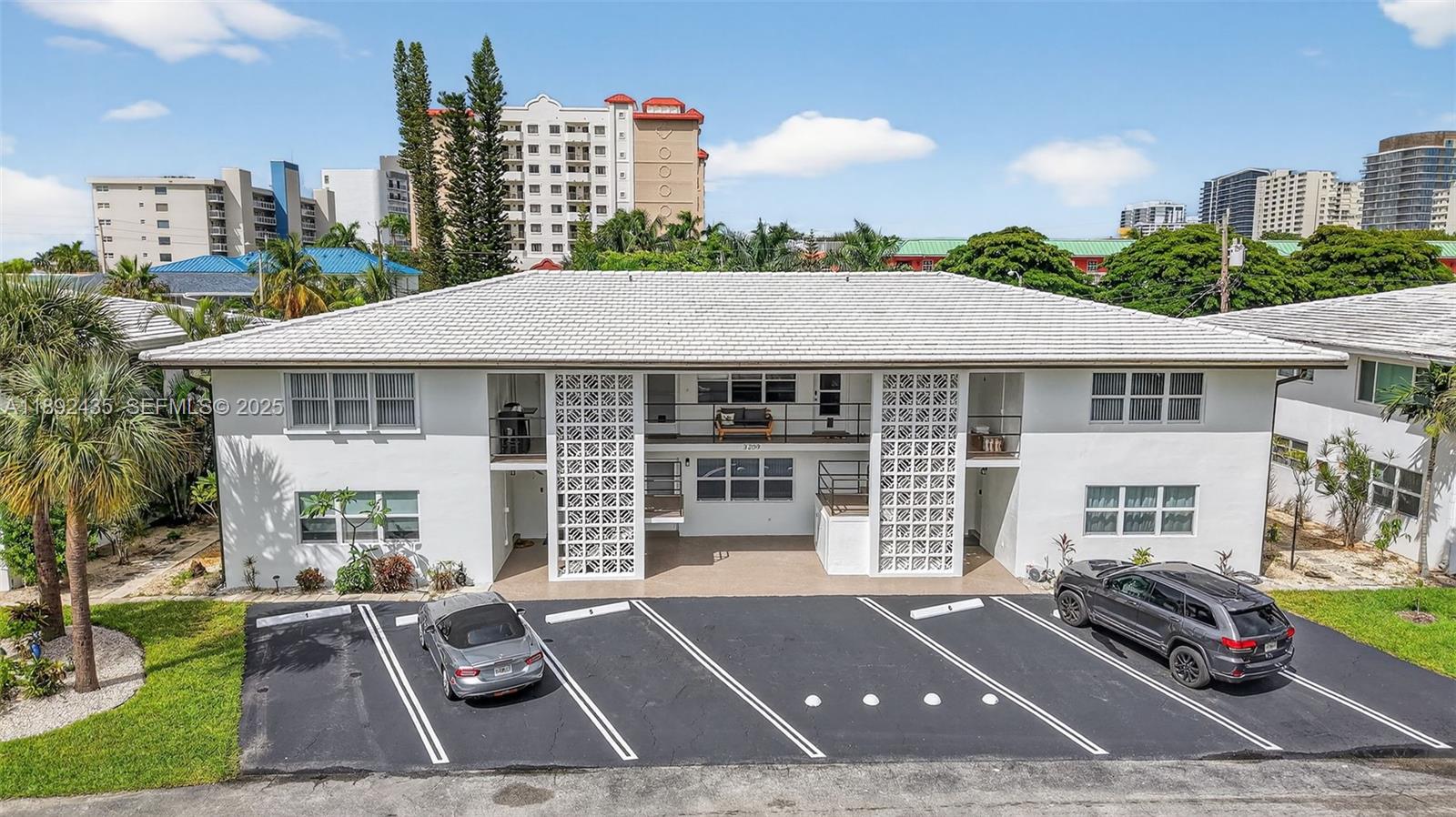 3209 Colony Club Road, Unit 1W Pompano Beach, FL 33062 - Photo 2 of 75 Gallery Image 2