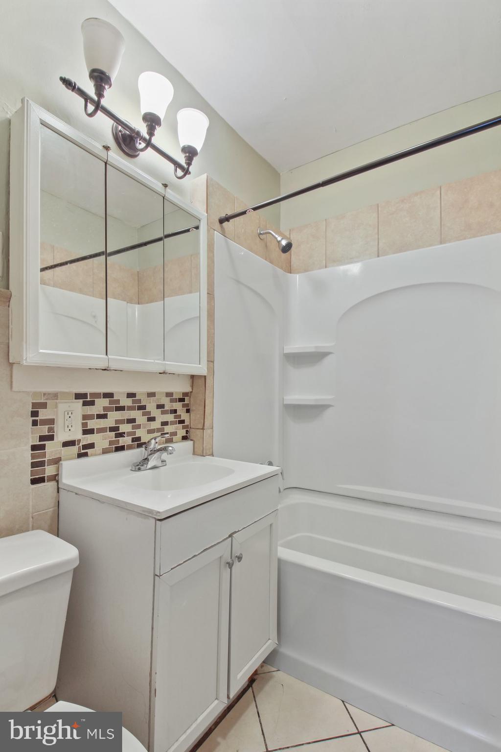 2529 Grant Street Reading, PA 19606 - Photo 10 of 22