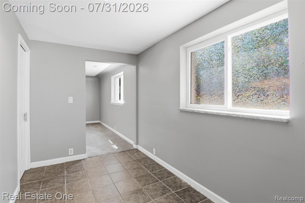 1615 South Commerce Road Wolverine Lake, MI 48390 - Photo 17 of 34