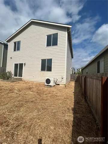 a view of backyard of the house