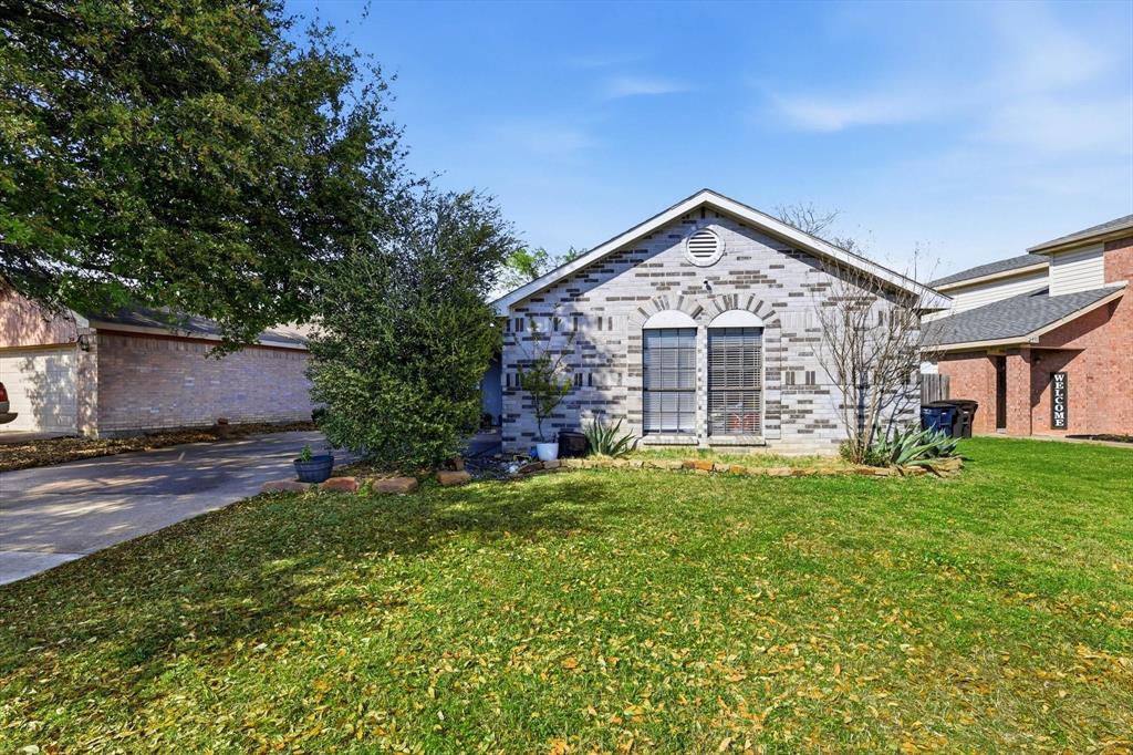 2532 Winding Road Fort Worth, TX 76133 - Photo 20 of 21 a front view of a house with a garden