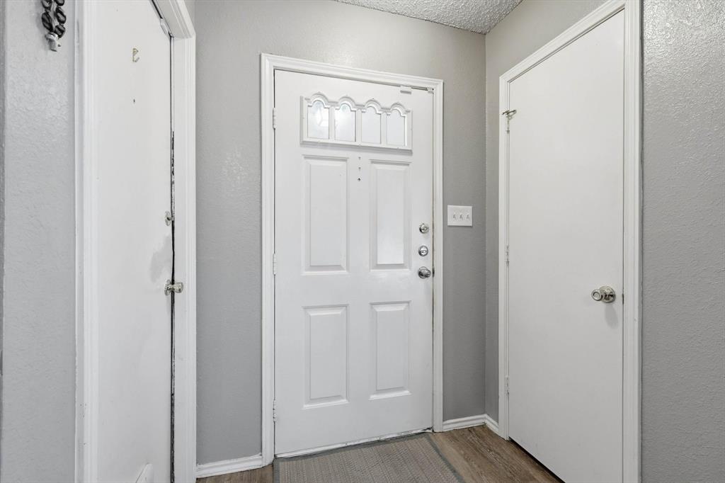 2532 Winding Road Fort Worth, TX 76133 - Photo 3 of 21 an empty room with windows and closet