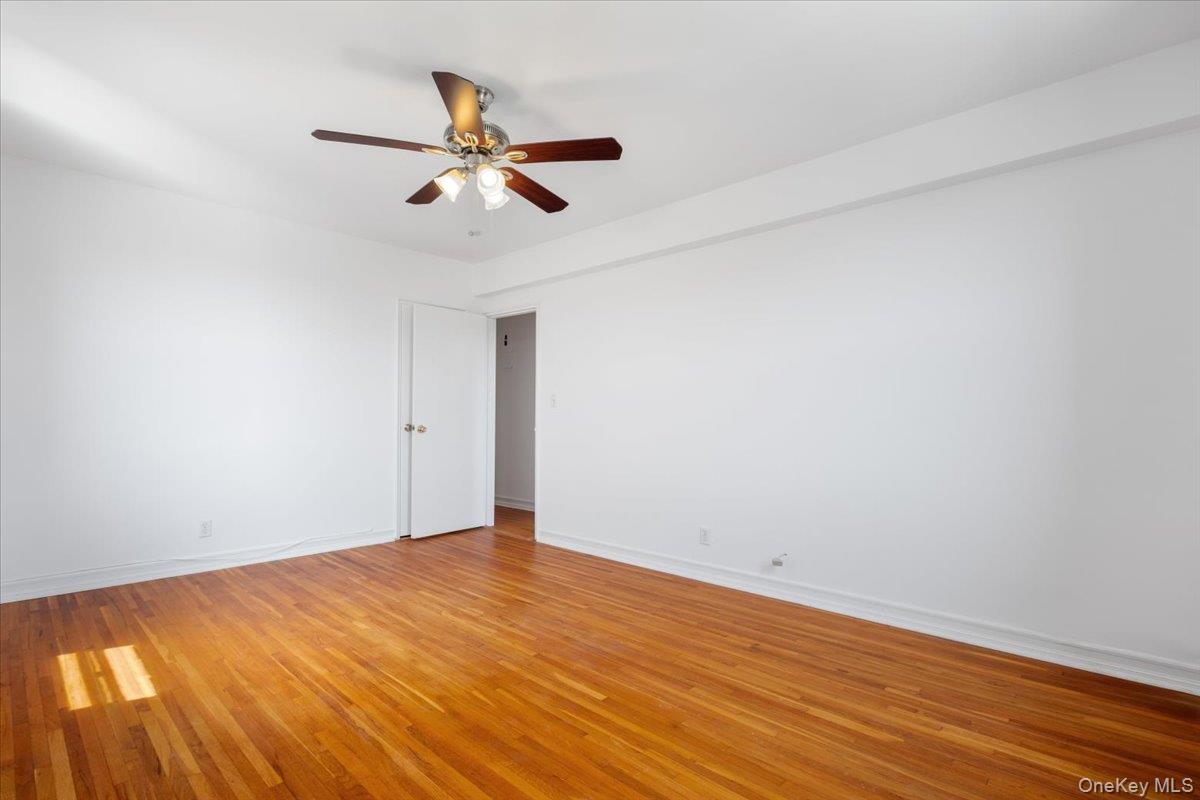 142 Garth Road, Unit 5K Scarsdale, NY 10583 - Photo 21 of 33 2nd Bedroom