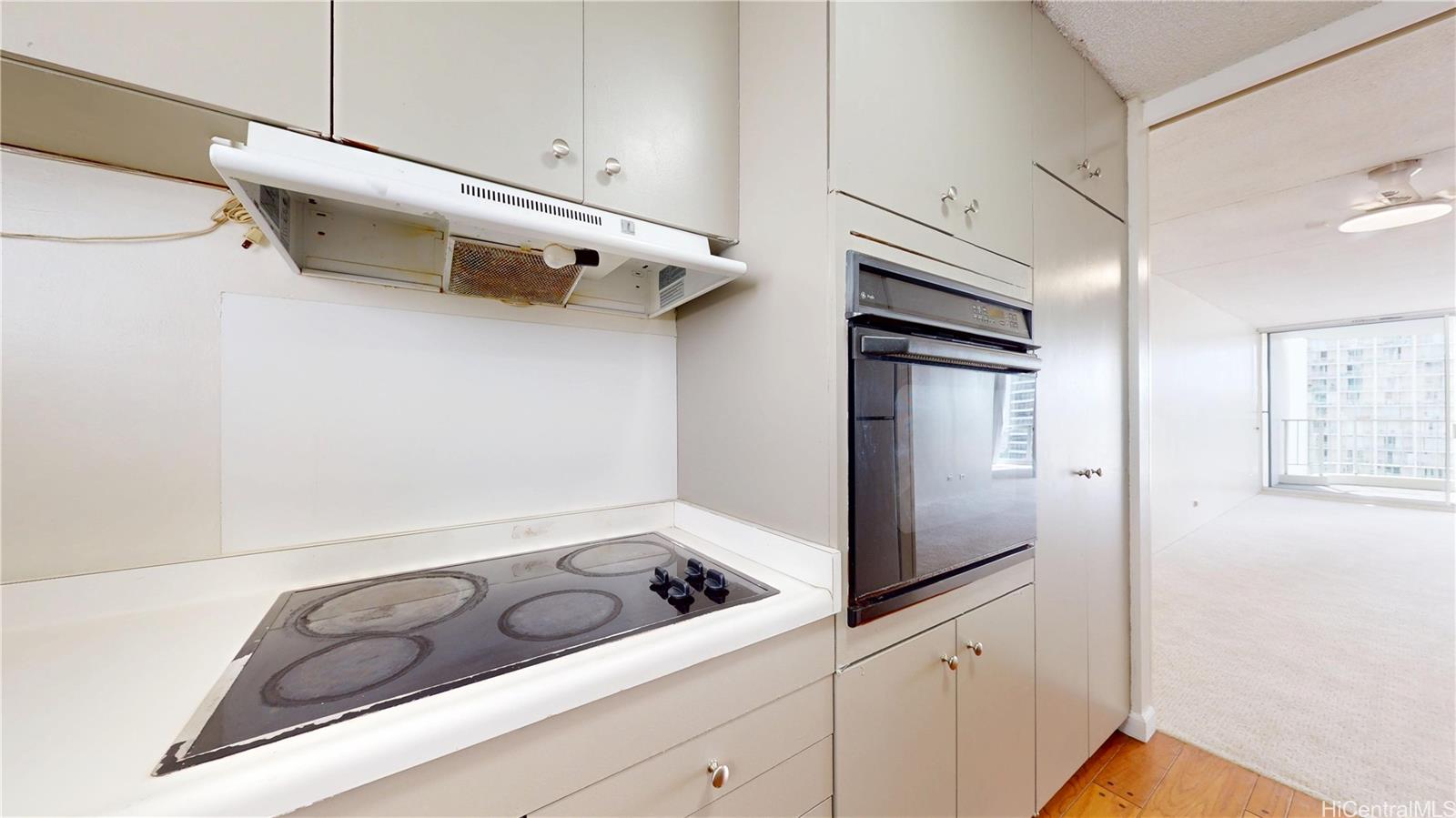 469 Ena Road, Unit 1508 Honolulu, HI 96815 - Photo 5 of 25