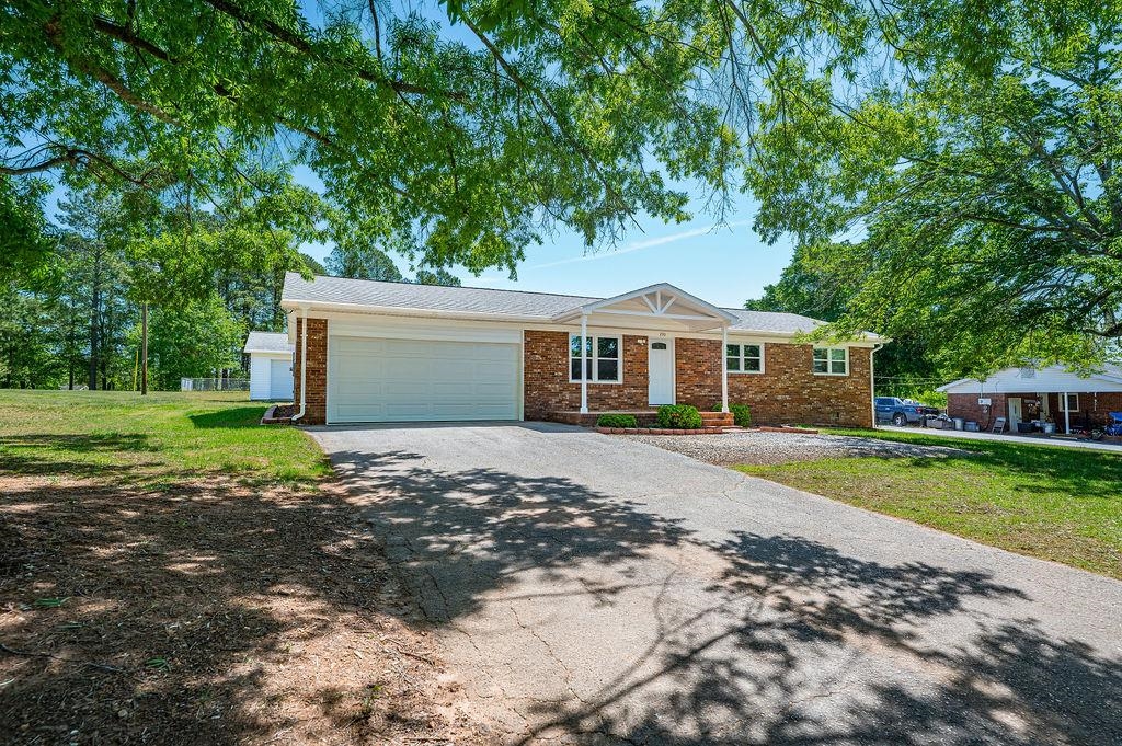 230 Blalock Road Boiling Springs, SC 29316 - Photo 2 of 45