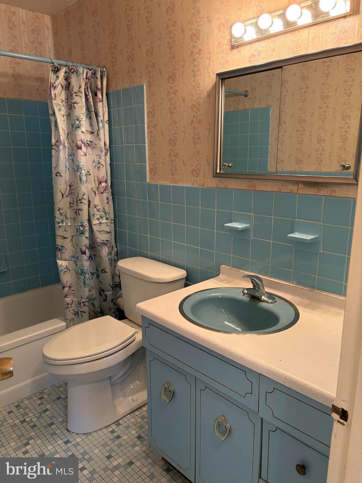 2608 Wood Road Secane, PA 19018 - Photo 13 of 33 Full Bath