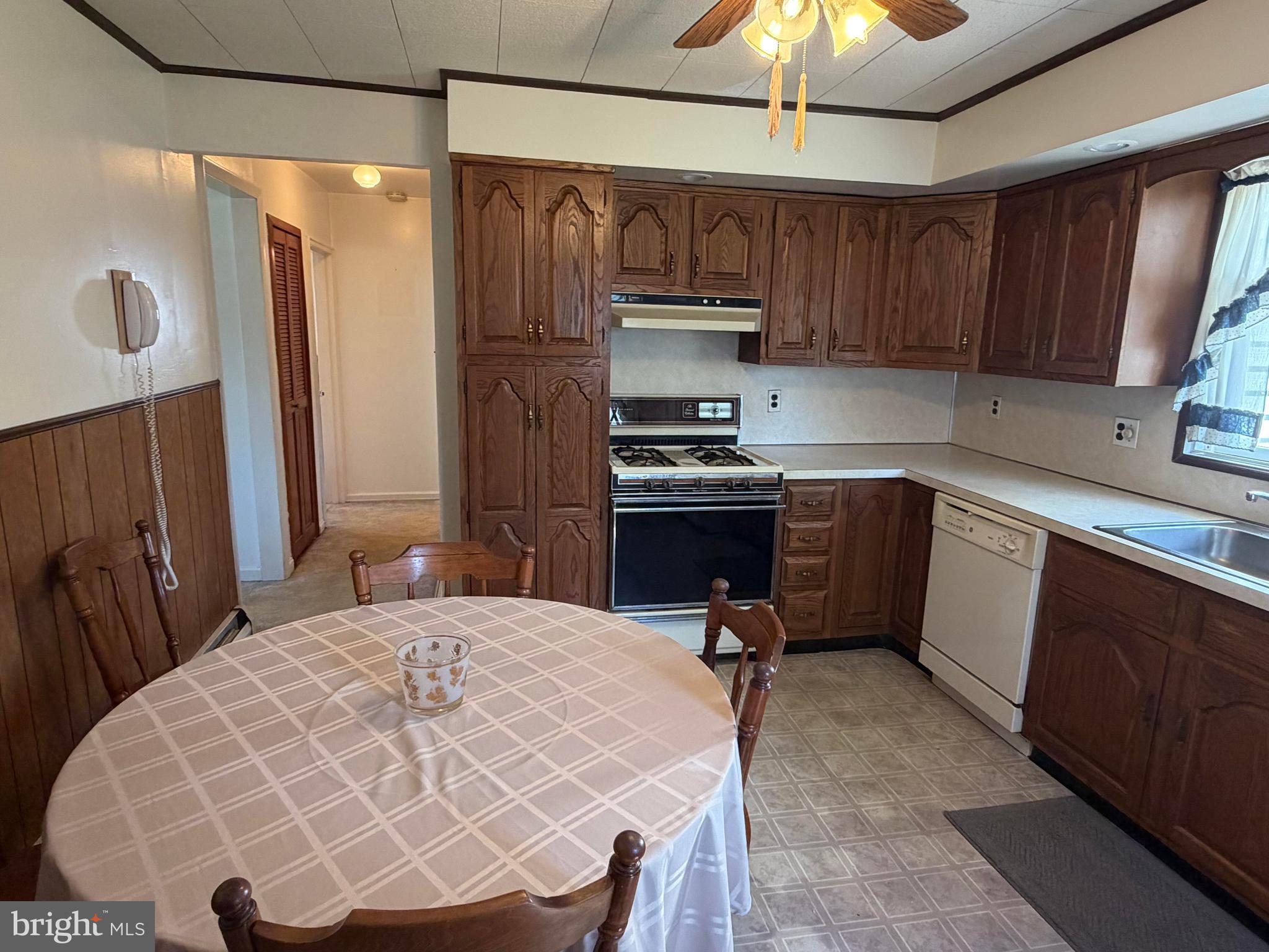 2608 Wood Road Secane, PA 19018 - Photo 5 of 33 Eat In Kitchen