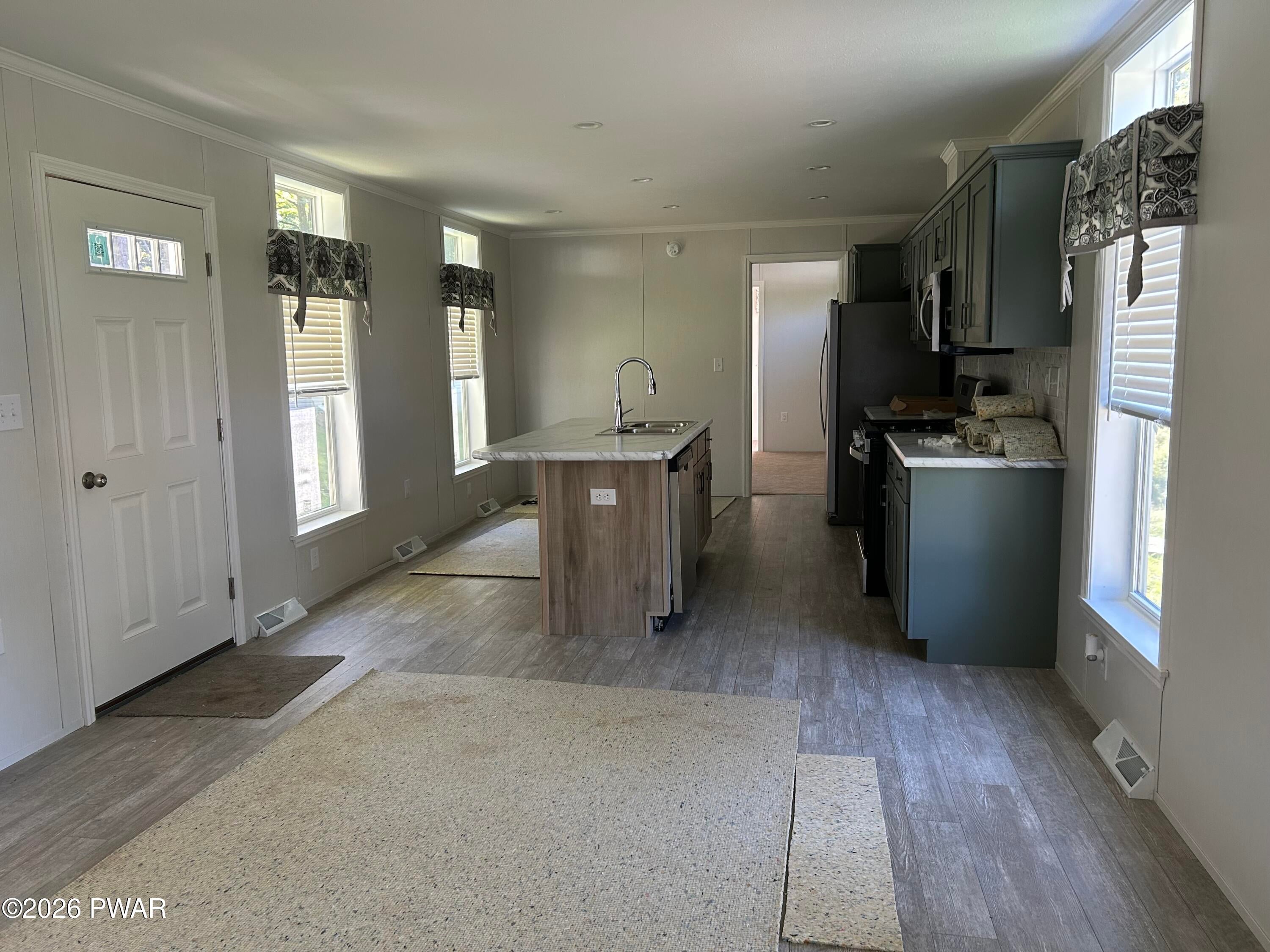 107 Middle Road Greentown, PA 18426 - Photo 6 of 24 Gallery Image 6