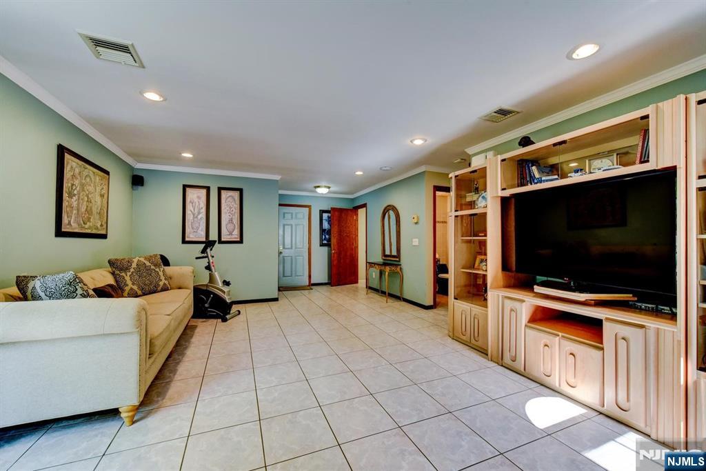 11 Yellow Brick Road Wayne, NJ 07470 - Photo 31 of 41