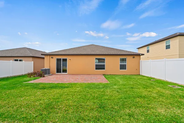 a view of a yard in front of a house with green space