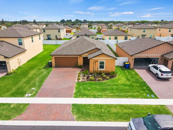 $2,700 | 701 Carlyle Way, Fort Pierce, FL 34947