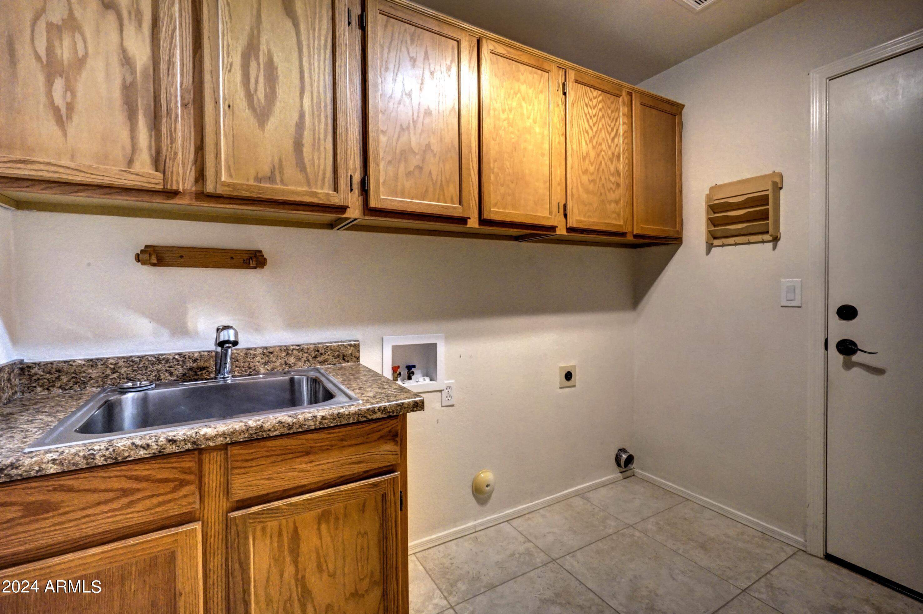 2510 East Rockledge Road Phoenix, AZ 85048 - Photo 24 of 51 24 - Laundry Room