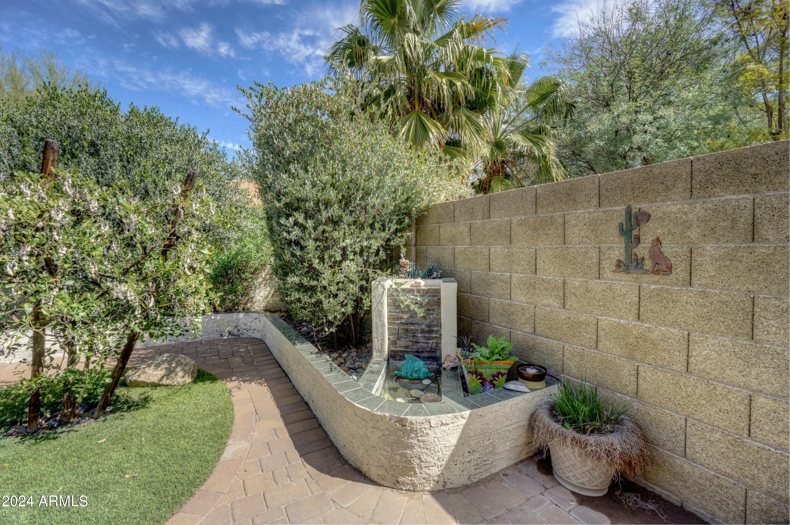 2510 East Rockledge Road Phoenix, AZ 85048 - Photo 35 of 51 35 - Water Fountain
