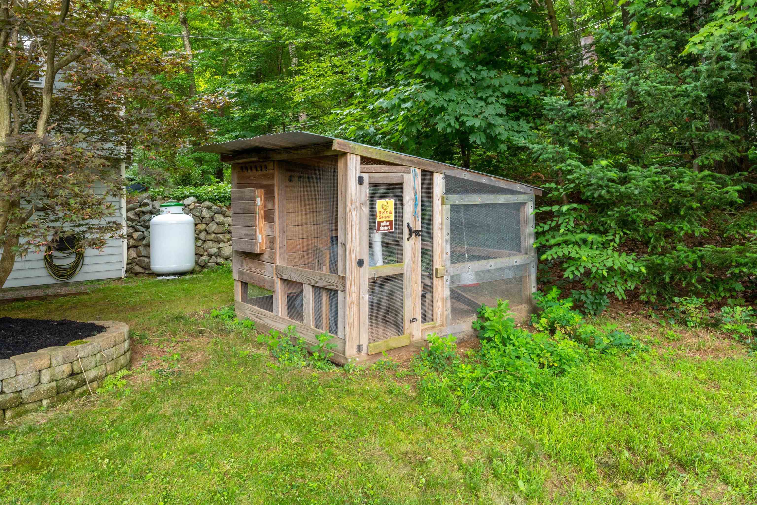 220 Boston Post Road Amherst, NH 03031 - Photo 26 of 40