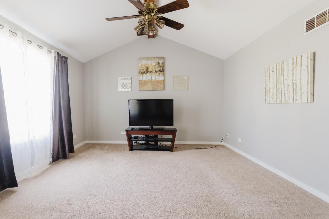 417 Cambridge Road Griffith, IN 46319 - Photo 3 of 23 1280x853