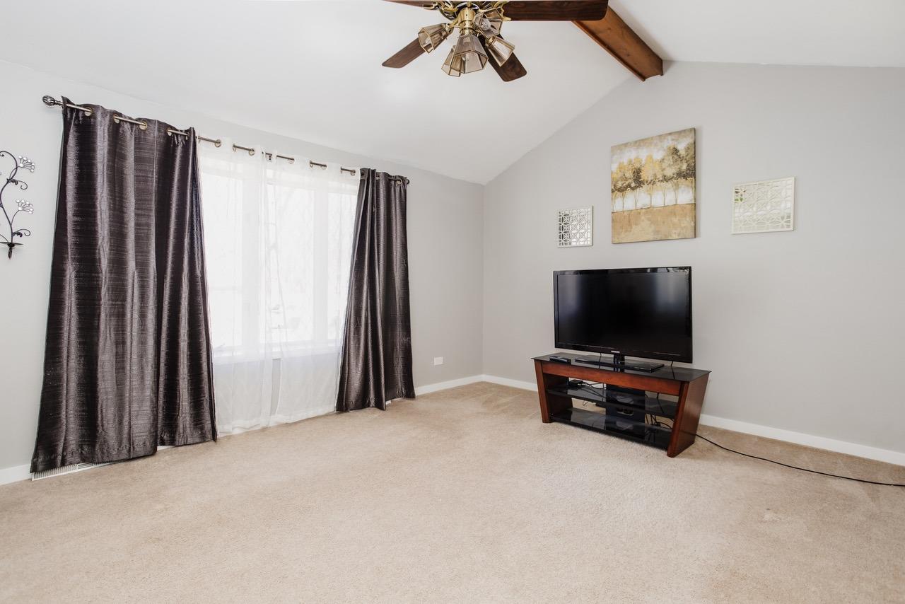 417 Cambridge Road Griffith, IN 46319 - Photo 4 of 23 1280x854