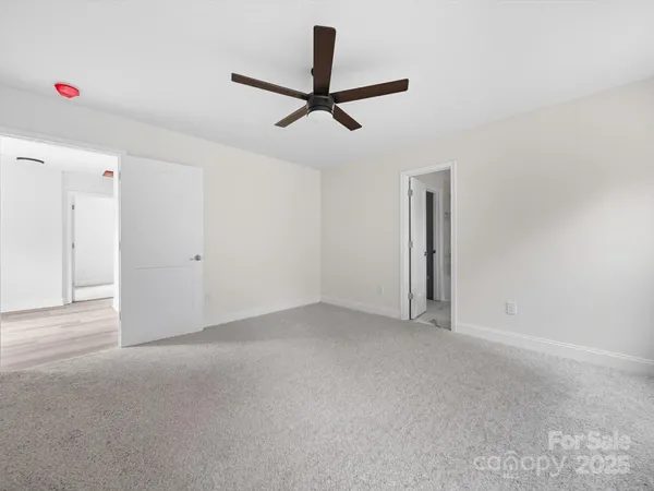a view of a livingroom with a ceiling fan