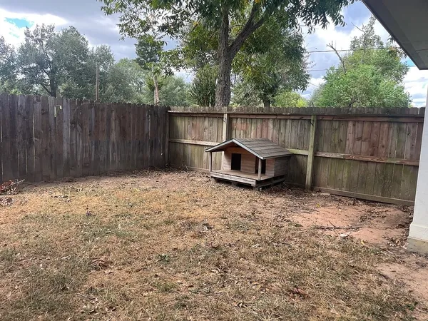 $1,500 | 1841 Caroline Lane, Sealy, TX 77474