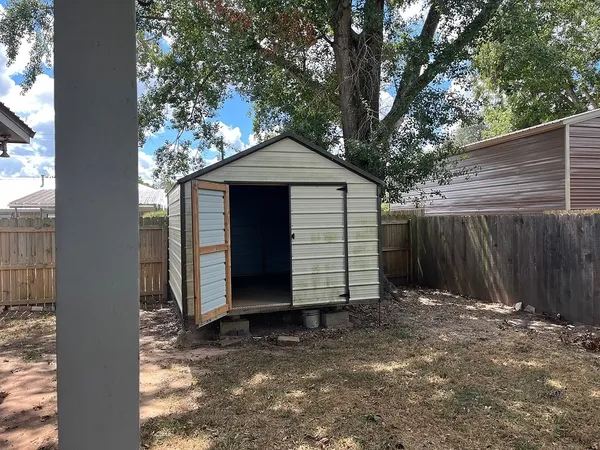 $1,500 | 1841 Caroline Lane, Sealy, TX 77474