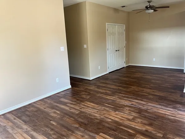 $1,500 | 1841 Caroline Lane, Sealy, TX 77474