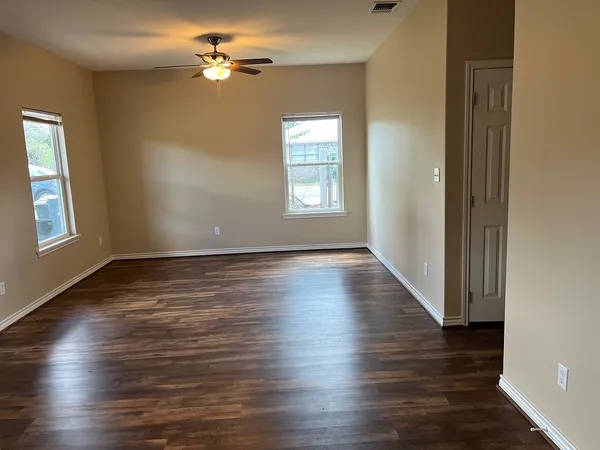 $1,500 | 1841 Caroline Lane, Sealy, TX 77474