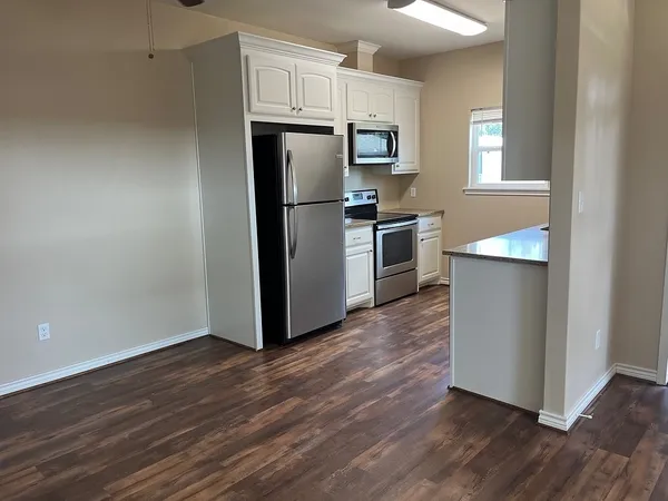 $1,500 | 1841 Caroline Lane, Sealy, TX 77474