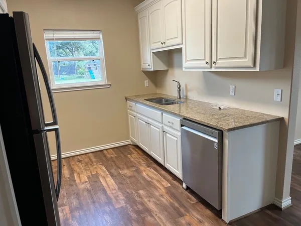 $1,500 | 1841 Caroline Lane, Sealy, TX 77474