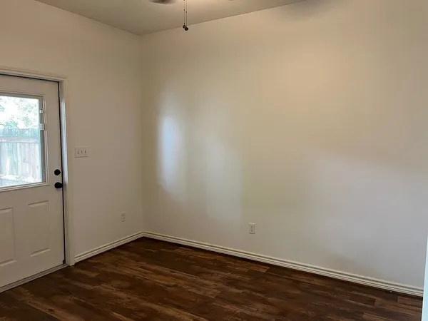 $1,500 | 1841 Caroline Lane, Sealy, TX 77474