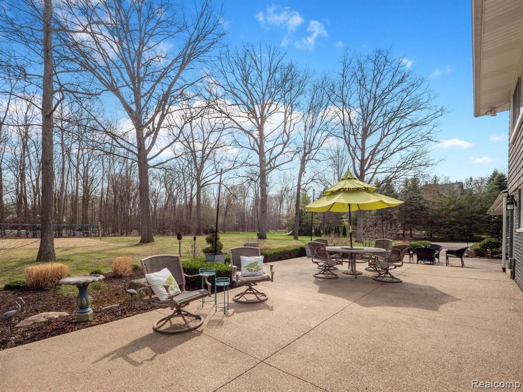 32110 Lahser Road Beverly Hills, MI 48025 - Photo 5 of 41