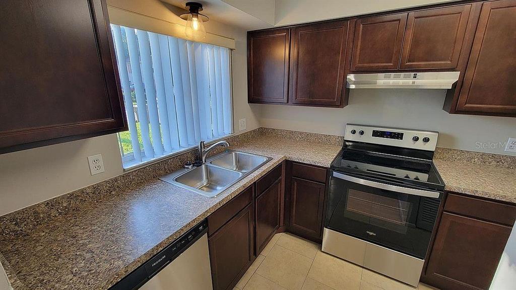 204 Watts Lane Kissimmee, FL 34743 - Photo 4 of 14