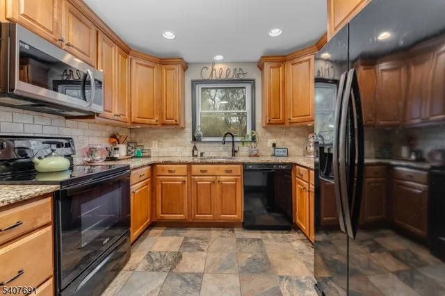 $485,000 | 67 Hollow Road, Glen Gardner, NJ 08826