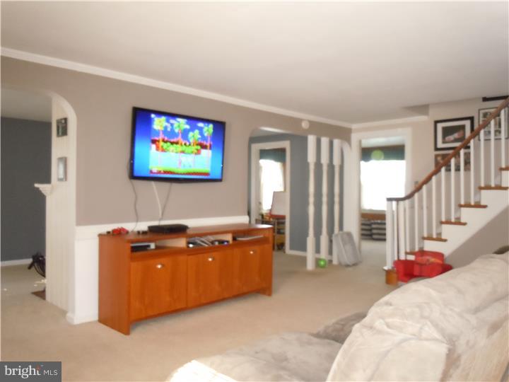 1115 Salem Road Burlington, NJ 08016 - Photo 2 of 24 Living Room