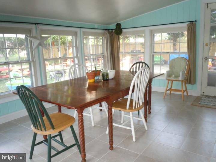1115 Salem Road Burlington, NJ 08016 - Photo 11 of 24 Sun Room