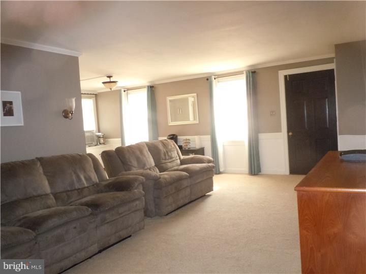 1115 Salem Road Burlington, NJ 08016 - Photo 3 of 24 Living Room