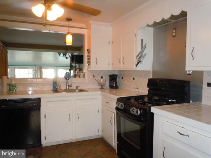 1115 Salem Road Burlington, NJ 08016 - Photo 6 of 24 Kitchen