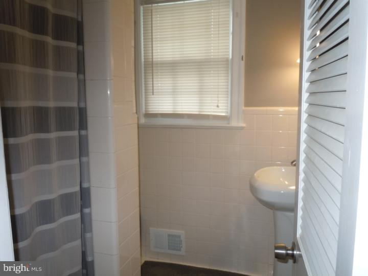 1115 Salem Road Burlington, NJ 08016 - Photo 8 of 24 Bathroom