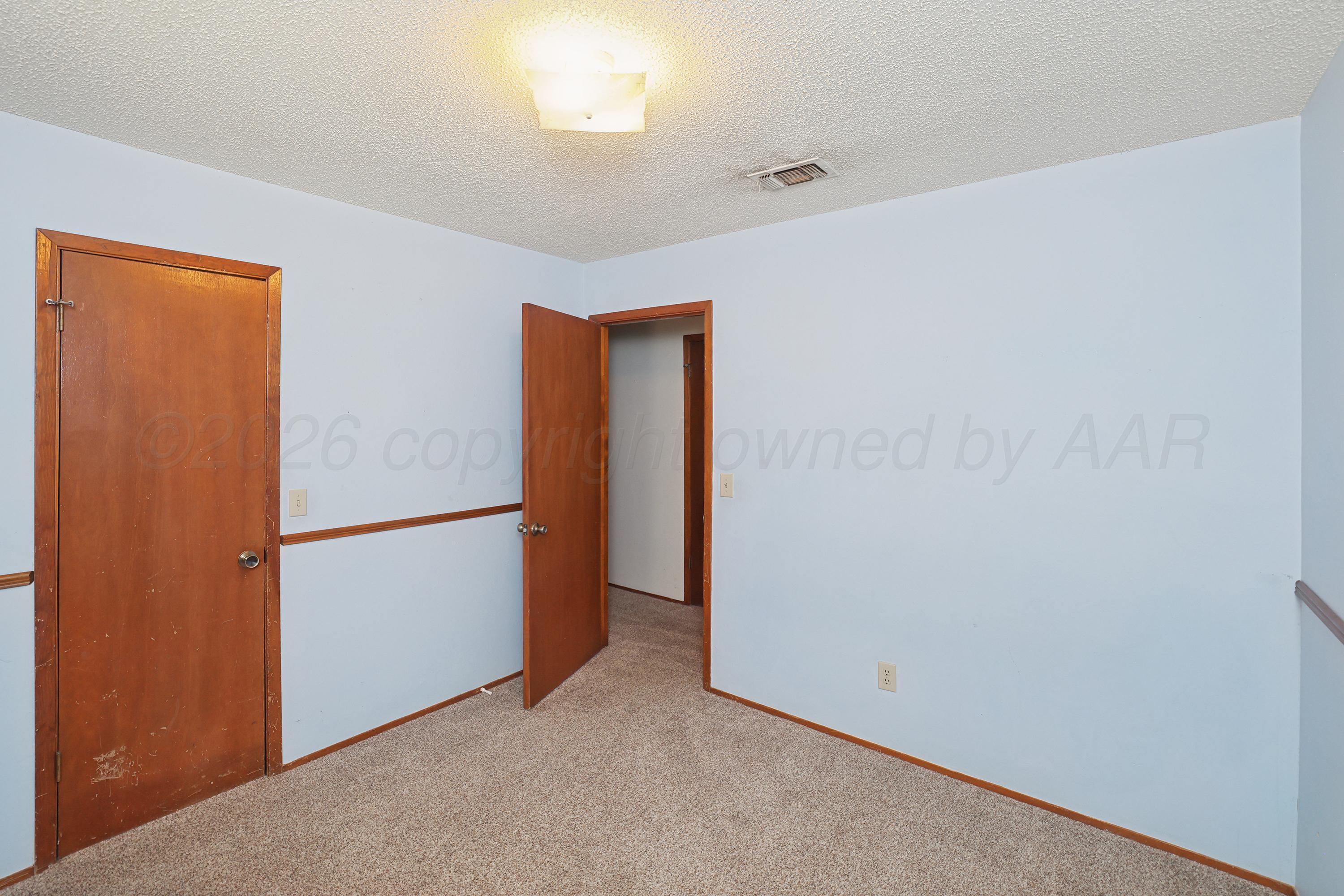 5102 Raindrop Lane Amarillo, TX 79110 - Photo 17 of 28 18-2nd Bedroom