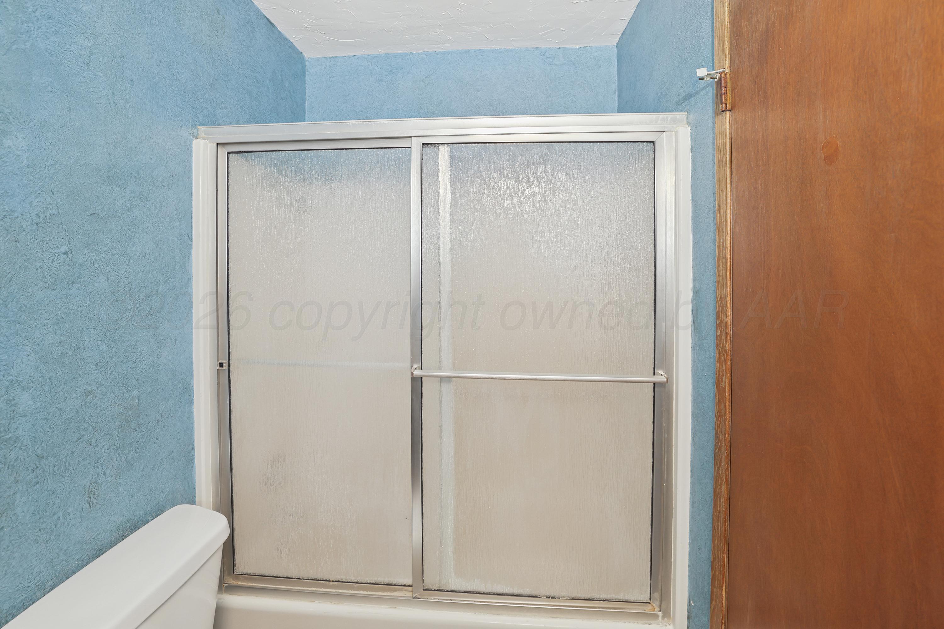 5102 Raindrop Lane Amarillo, TX 79110 - Photo 22 of 28 23-Bathroom Shower