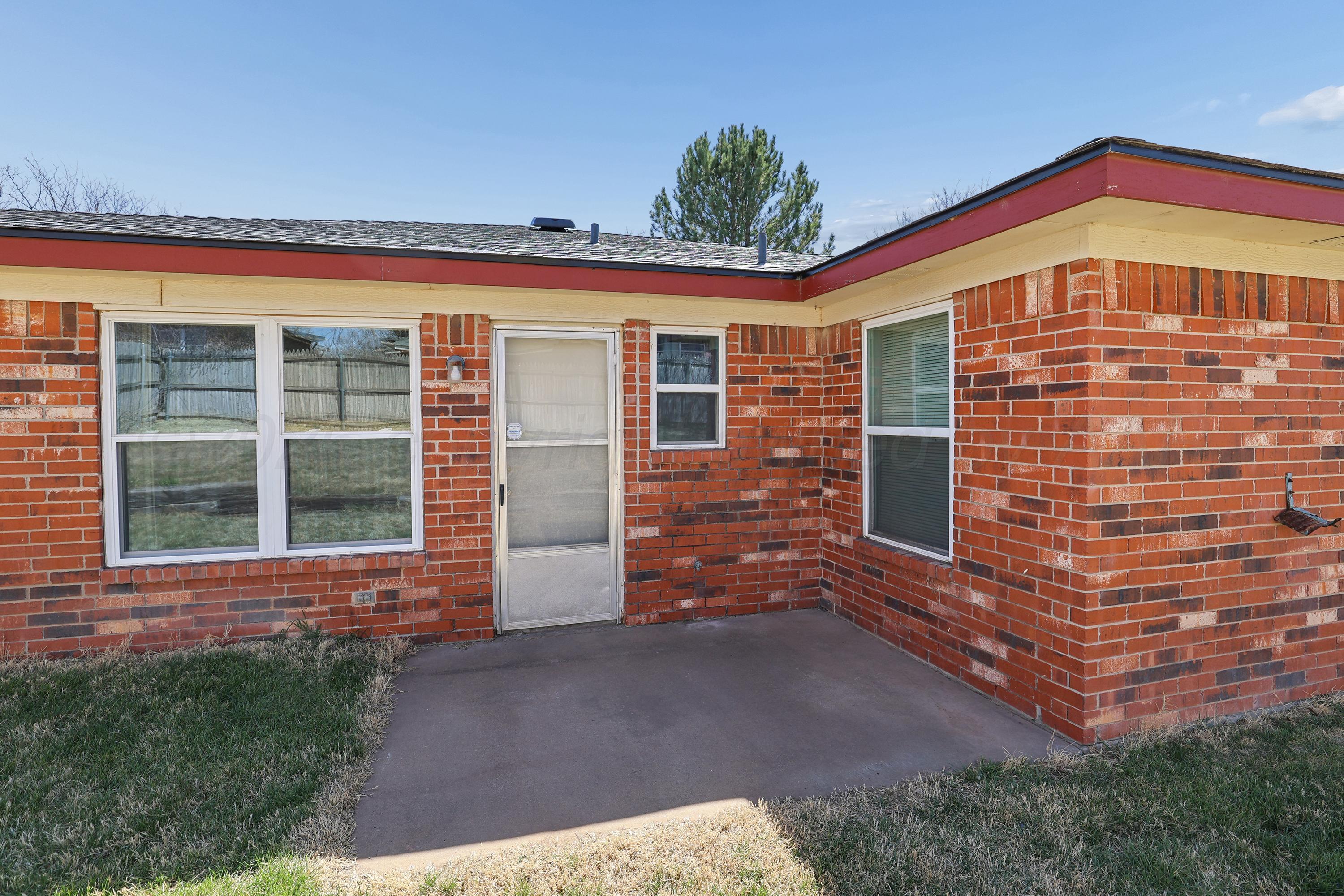5102 Raindrop Lane Amarillo, TX 79110 - Photo 24 of 28 25-Back Patio