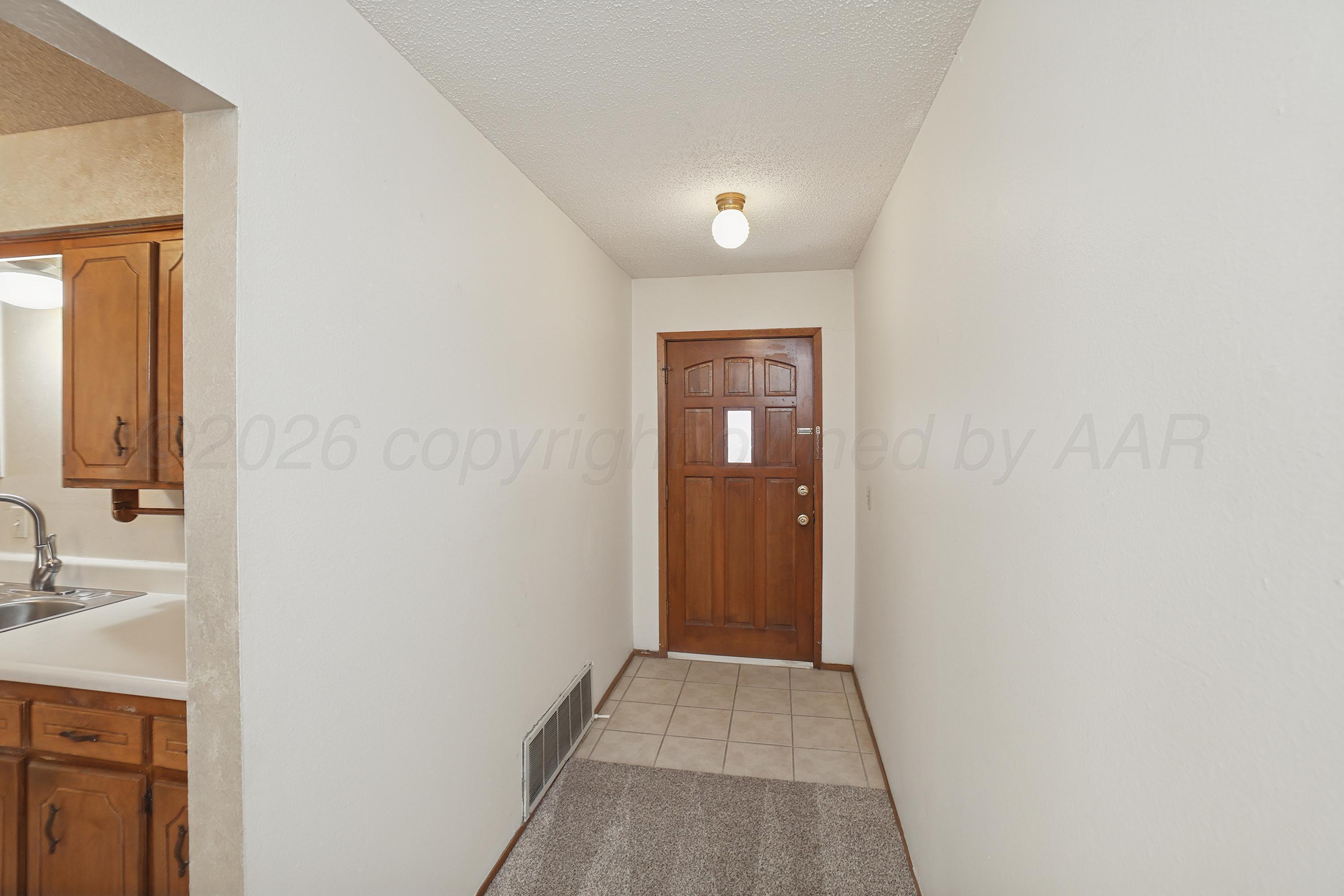 5102 Raindrop Lane Amarillo, TX 79110 - Photo 3 of 28 3-Entry