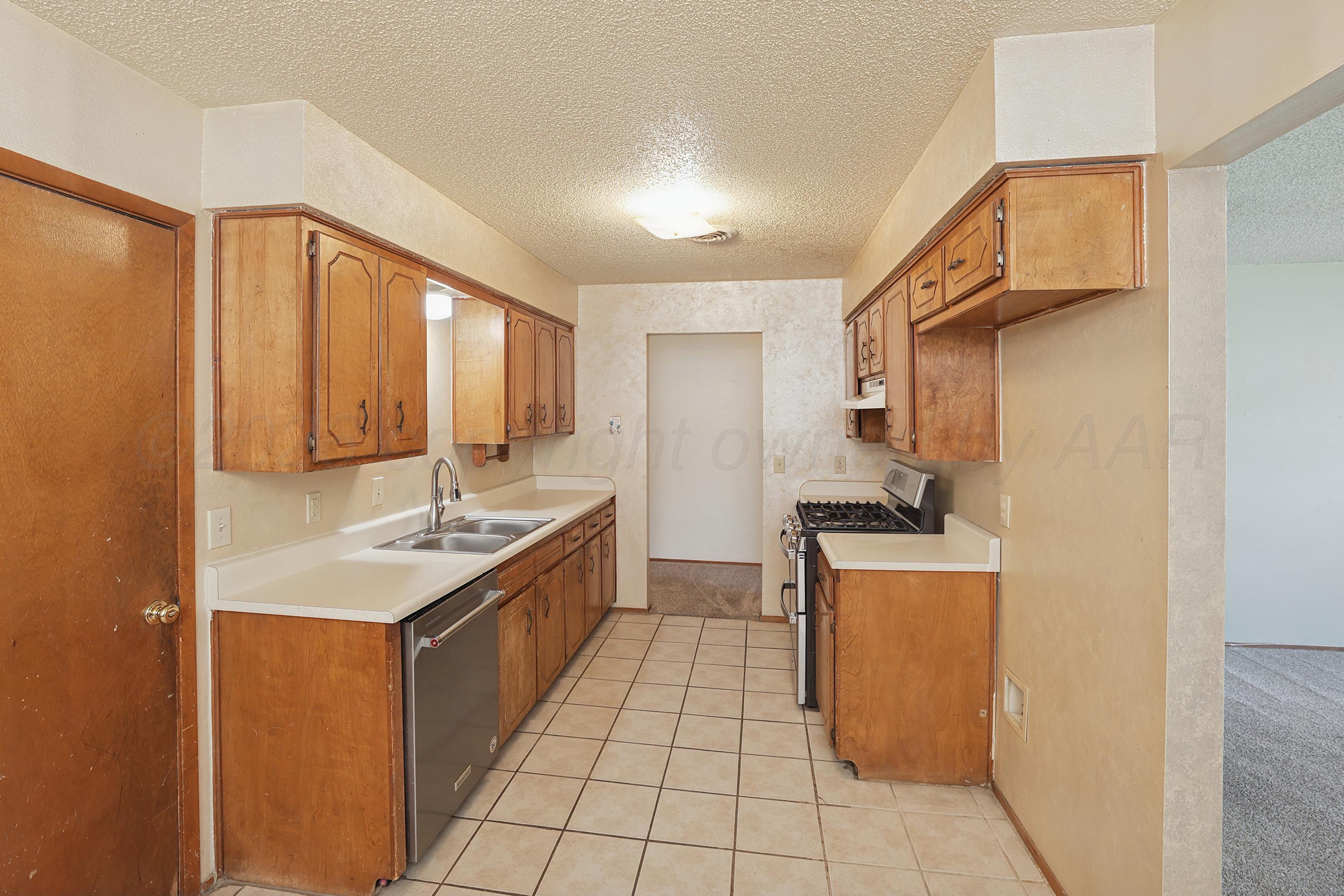 5102 Raindrop Lane Amarillo, TX 79110 - Photo 8 of 28 9-Kitchen