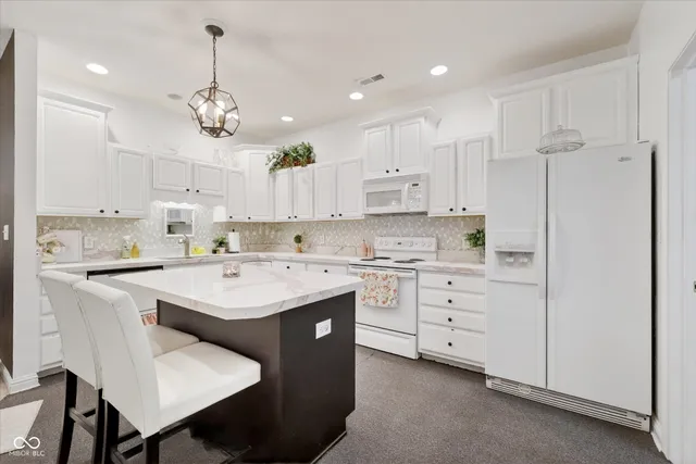 $263,900 | 6872 Park Square Drive, Unit D, Avon, IN 46123