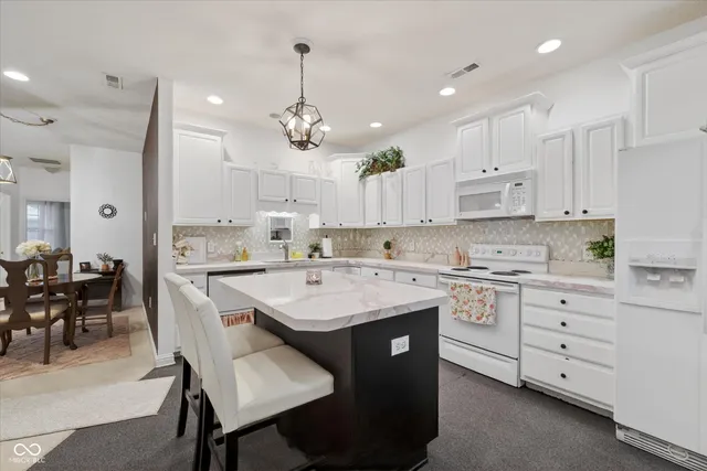 $263,900 | 6872 Park Square Drive, Unit D, Avon, IN 46123